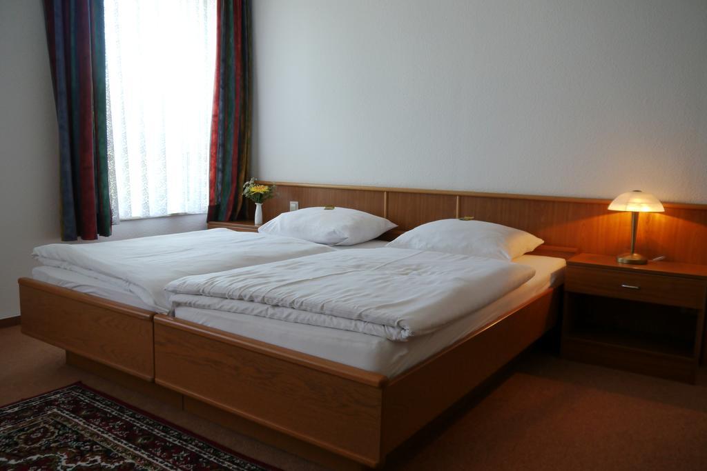 Erbenholz Hotel Laatzen Dış mekan fotoğraf