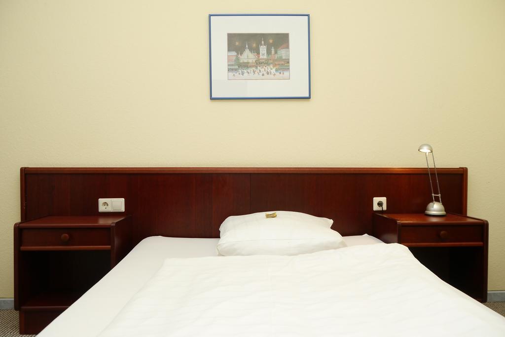 Erbenholz Hotel Laatzen Dış mekan fotoğraf