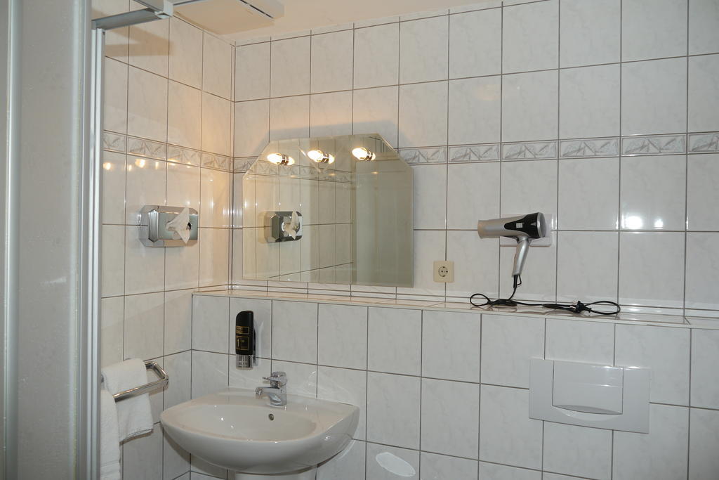 Erbenholz Hotel Laatzen Oda fotoğraf