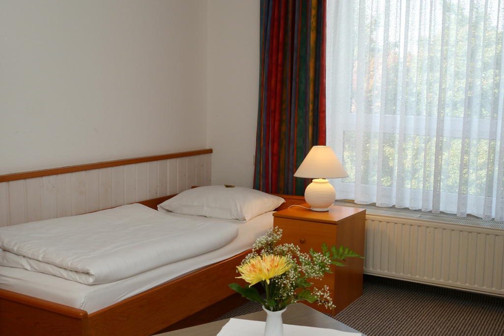Erbenholz Hotel Laatzen Oda fotoğraf